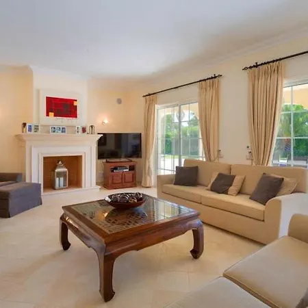 빌라 Sleeps 11 Pool Air Con T607975 퀸타도라고
