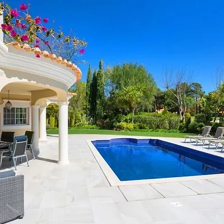 빌라 Sleeps 11 Pool Air Con T607975 *